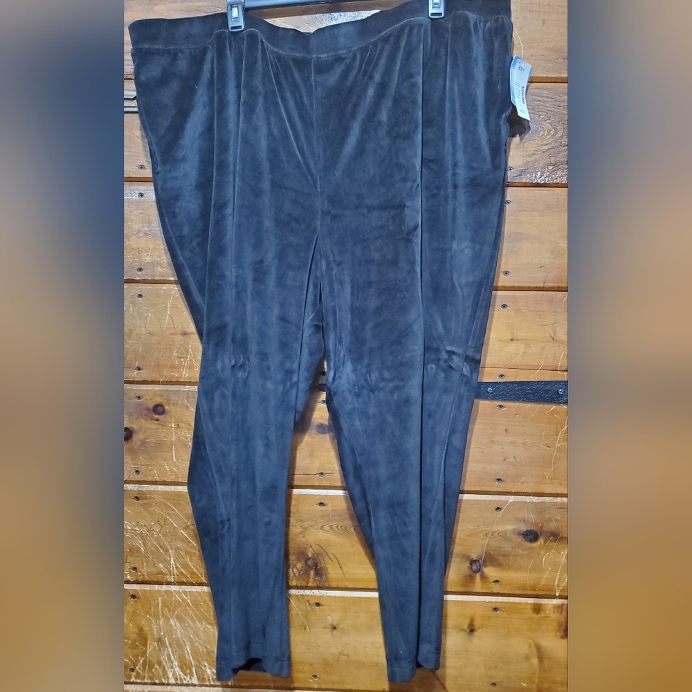 Woman's Black Velvet Pants
